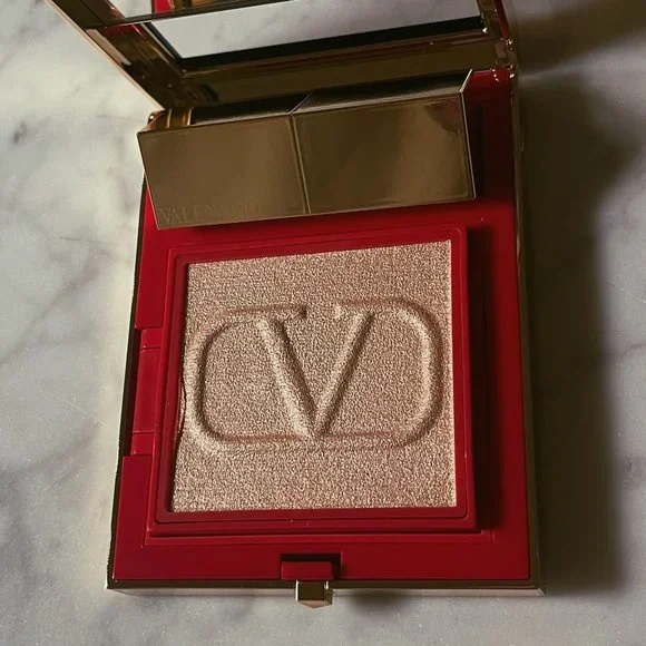 Limited Edition Valentino Go-Clutch Highlighter And Mini Lipstick | 111 - Picture 2 of 7